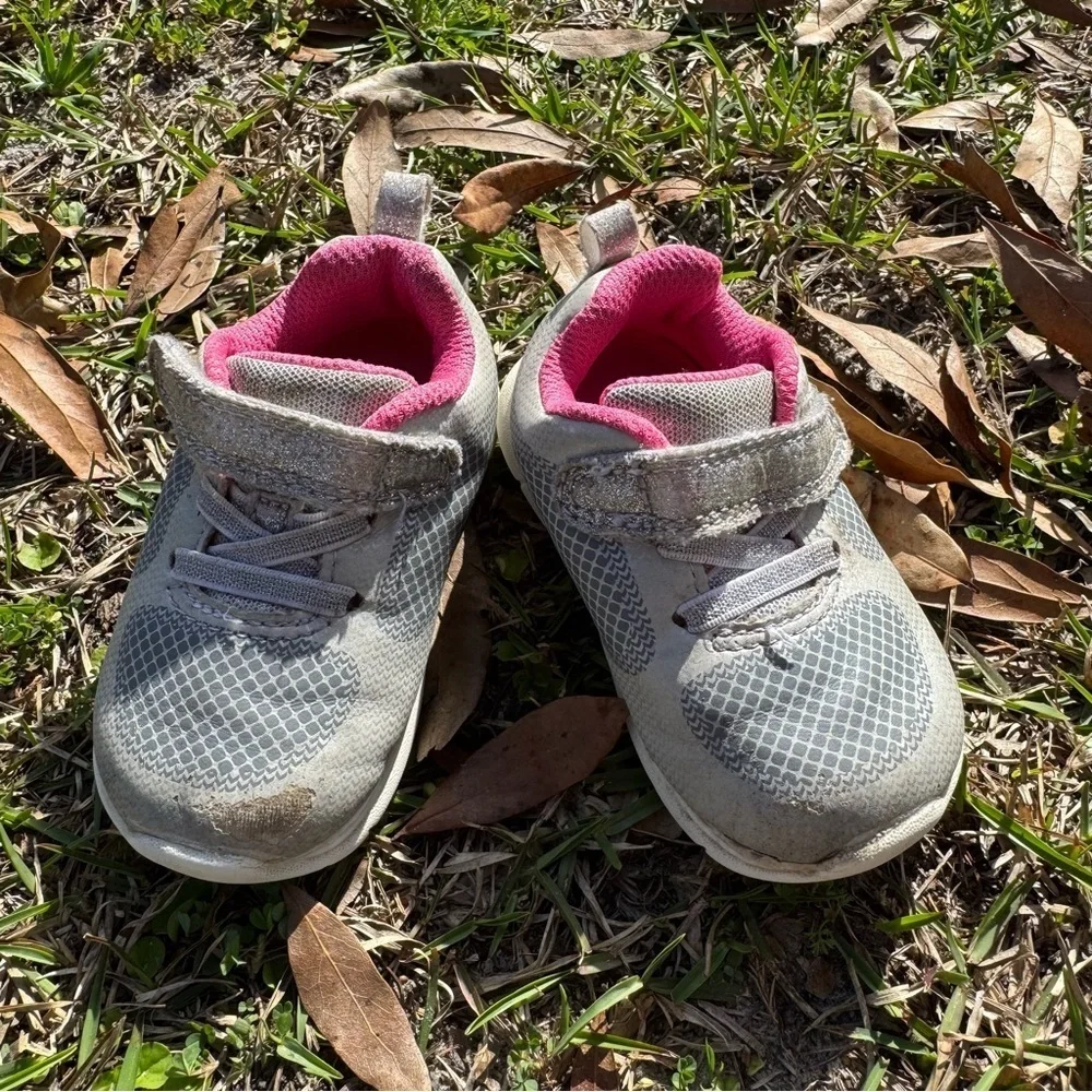 Carter’s Baby‎ Girl Gray Strap Sneakers Size 4